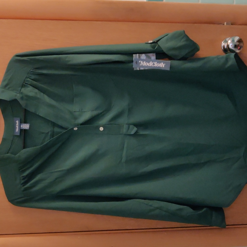 Mod cloth, size medium green shirt